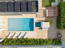 NEW Modern Villa Jacuzzi Pvt Pool Close2beach