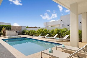 NEW Modern Villa Jacuzzi Pvt Pool Close2beach