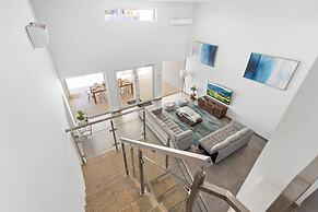 NEW Modern Villa Jacuzzi Pvt Pool Close2beach