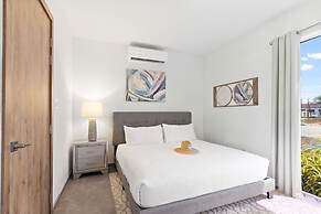 NEW Modern Villa Jacuzzi Pvt Pool Close2beach