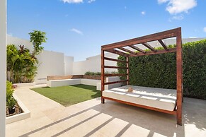 NEW Modern Villa Jacuzzi Pvt Pool Close2beach