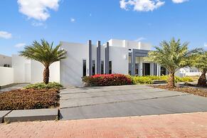 NEW Modern Villa Jacuzzi Pvt Pool Close2beach