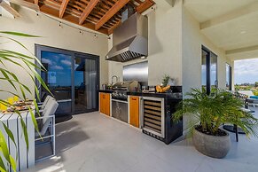 Sea View Exclusive Penthouse Outdoor Dining 3BR