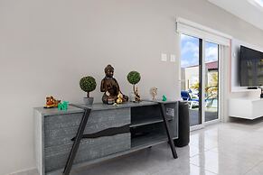 NEW 5br5ba w Private Pool Puttputt Close2beach