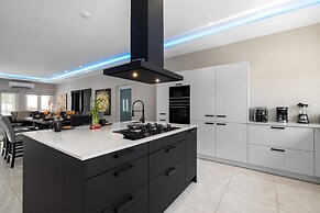 NEW 5br5ba w Private Pool Puttputt Close2beach