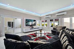 NEW 5br5ba w Private Pool Puttputt Close2beach