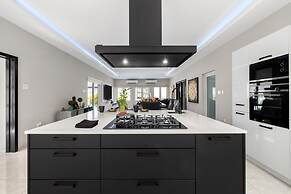 NEW 5br5ba w Private Pool Puttputt Close2beach