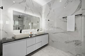 NEW 5br5ba w Private Pool Puttputt Close2beach