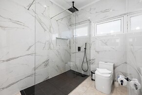 NEW 5br5ba w Private Pool Puttputt Close2beach