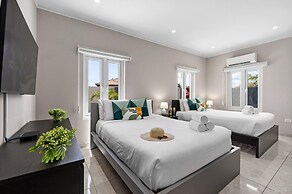 NEW 5br5ba w Private Pool Puttputt Close2beach