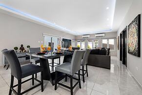 NEW 5br5ba w Private Pool Puttputt Close2beach