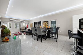 NEW 5br5ba w Private Pool Puttputt Close2beach