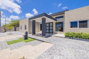 NEW 5br5ba w Private Pool Puttputt Close2beach