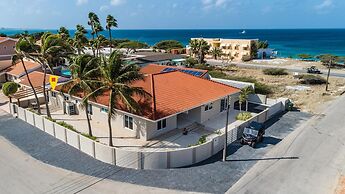 NEW Modern Cozy Studio Walking Distance to Beach