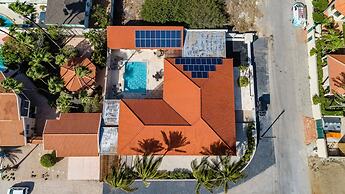 NEW Modern Cozy Studio Walking Distance to Beach