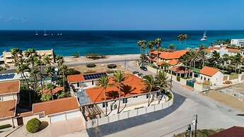 NEW Modern Cozy Studio Walking Distance to Beach