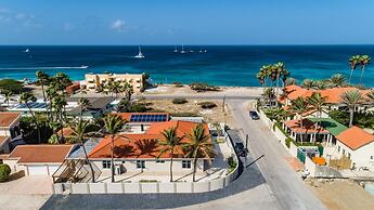 NEW Modern Cozy Studio Walking Distance to Beach