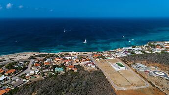 NEW Modern Cozy Studio Walking Distance to Beach