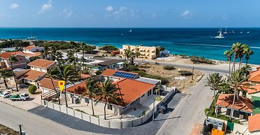 NEW Modern Cozy Studio Walking Distance to Beach