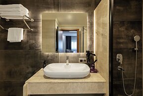 Lilium Hotel & Suites