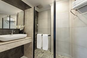 Lilium Hotel & Suites