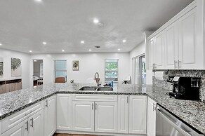 Villa Royale 4 BR Home w Pool & Hot Tub