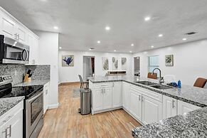 Villa Royale 4 BR Home w Pool & Hot Tub