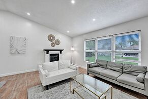 Villa Royale 4 BR Home w Pool & Hot Tub