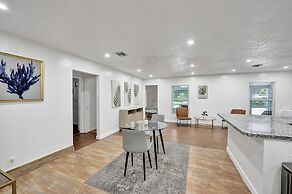 Villa Royale 4 BR Home w Pool & Hot Tub