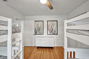 Villa Royale 4 BR Home w Pool & Hot Tub