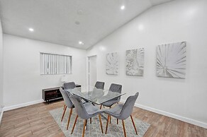 Villa Royale 4 BR Home w Pool & Hot Tub