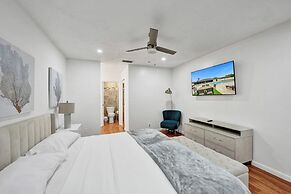 Villa Royale 4 BR Home w Pool & Hot Tub