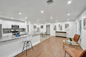 Villa Royale 4 BR Home w Pool & Hot Tub