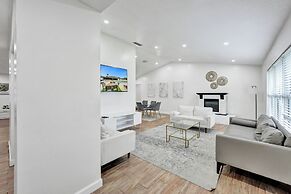 Villa Royale 4 BR Home w Pool & Hot Tub