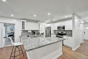 Villa Royale 4 BR Home w Pool & Hot Tub