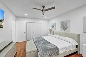 Villa Royale 4 BR Home w Pool & Hot Tub