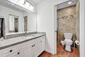 Villa Royale 4 BR Home w Pool & Hot Tub