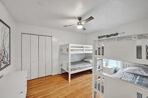 Villa Royale 4 BR Home w Pool & Hot Tub