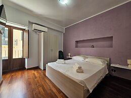 Un Balcone su Via Bordonaro