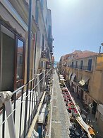 Un Balcone su Via Bordonaro