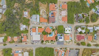 2br2ba Home w Private Pool Close 2 Beach BBQ