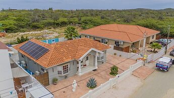 2br2ba Home w Private Pool Close 2 Beach BBQ