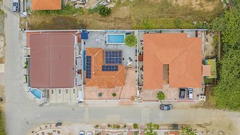 2br2ba Home w Private Pool Close 2 Beach BBQ