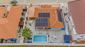 2br2ba Home w Private Pool Close 2 Beach BBQ