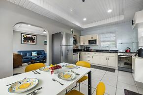 2br2ba Home w Private Pool Close 2 Beach BBQ