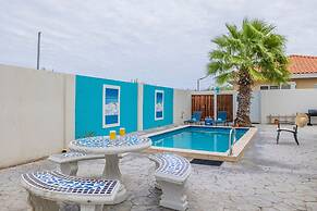 2br2ba Home w Private Pool Close 2 Beach BBQ