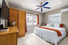 2br2ba Home w Private Pool Close 2 Beach BBQ