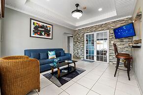 2br2ba Home w Private Pool Close 2 Beach BBQ