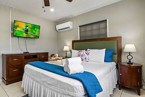 2br2ba Home w Private Pool Close 2 Beach BBQ