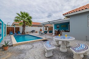2br2ba Home w Private Pool Close 2 Beach BBQ